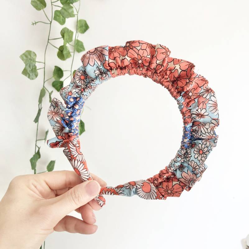 Blaues Haarband Blumen Muster Handgefertigter Haarreif Aus Baumwolle Blaues Haarband Blumen Muster Handgefertigter Haarreif Aus Baumwolle von MustardMonday