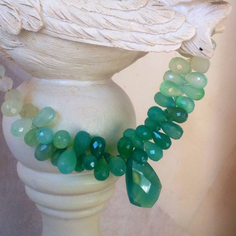 Grün Ombre Stein Statement Halskette/High Fashion Couture Schmuck Edelstein Grün Ombre Stein Statement Halskette/High Fashion Couture Schmuck Edelstein von MustardSeedTreasures