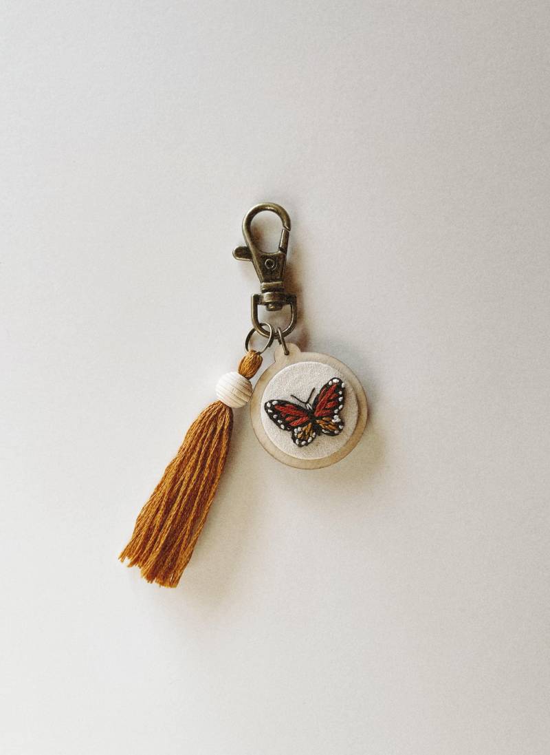 Monarchfalter-stickerei Keychain von MustardThread