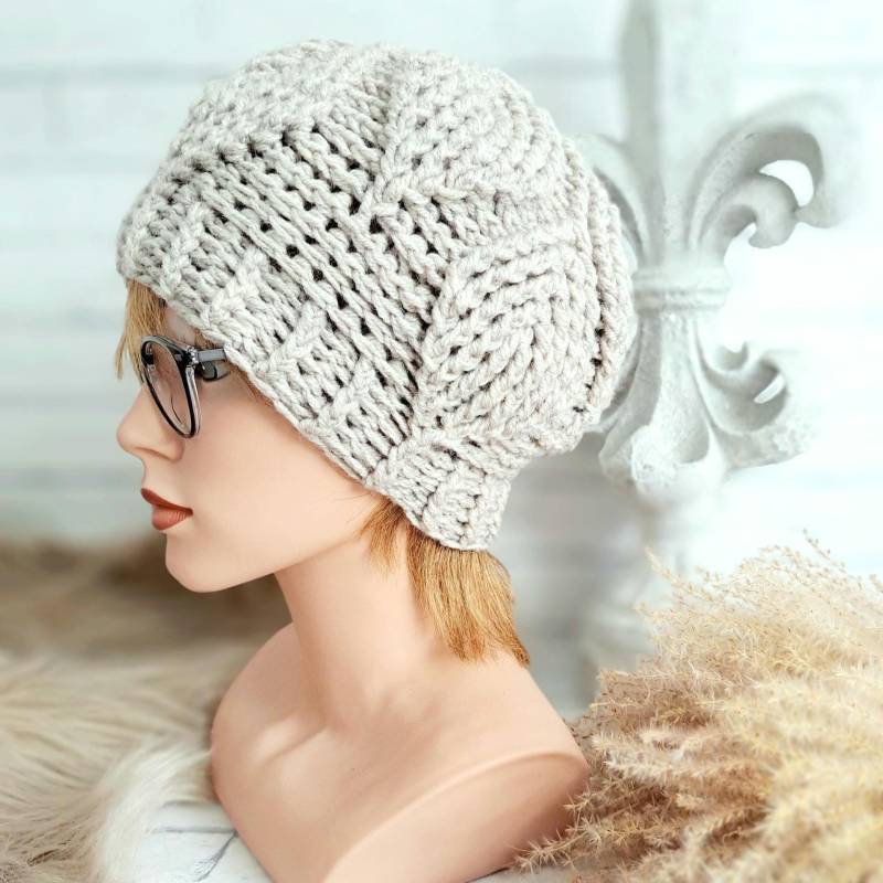 Gehäkelte Mütze Beige Größe S - M Für Damen Mit Kopfumfang 55 -58cm, Handarbeit Wolle Herbst Winter von Mustermaschen