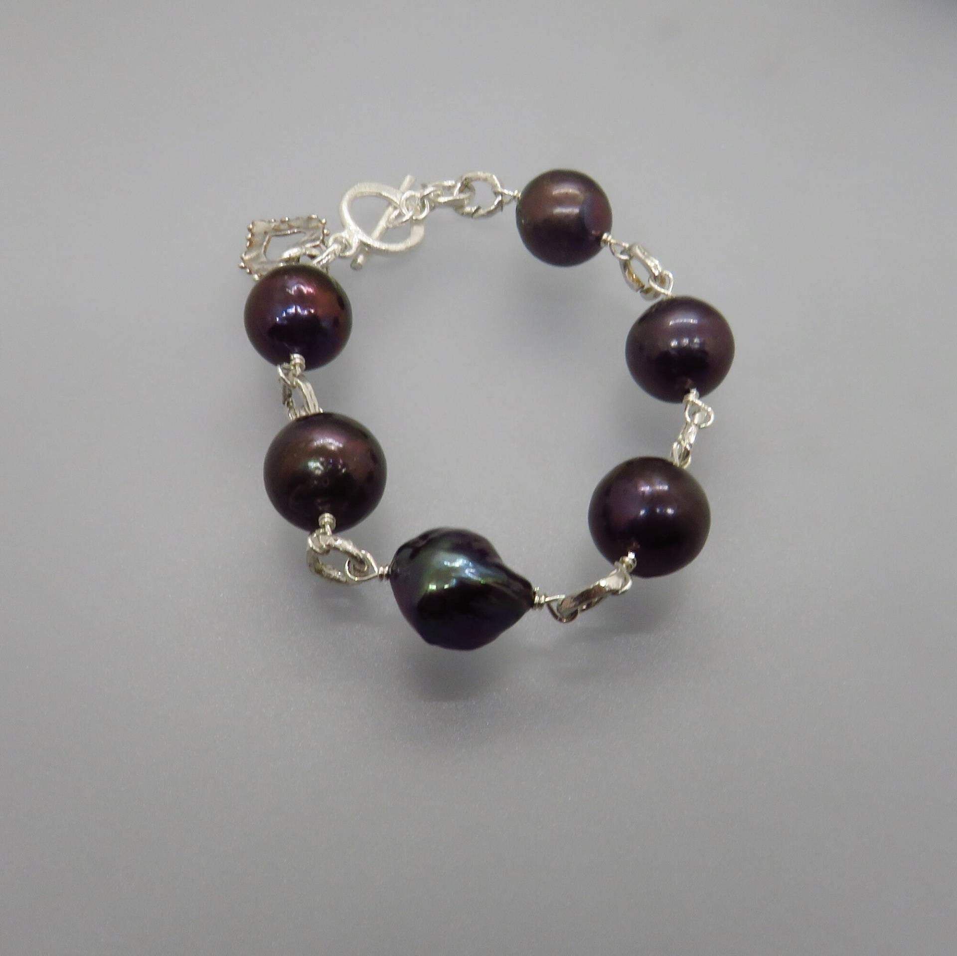 Black Pearl Armband Peacock Edison Perlen Mit Silbernem Herz Black Pearl Armband Peacock Edison Perlen Mit Silbernem Herz von Mutiarajewellery