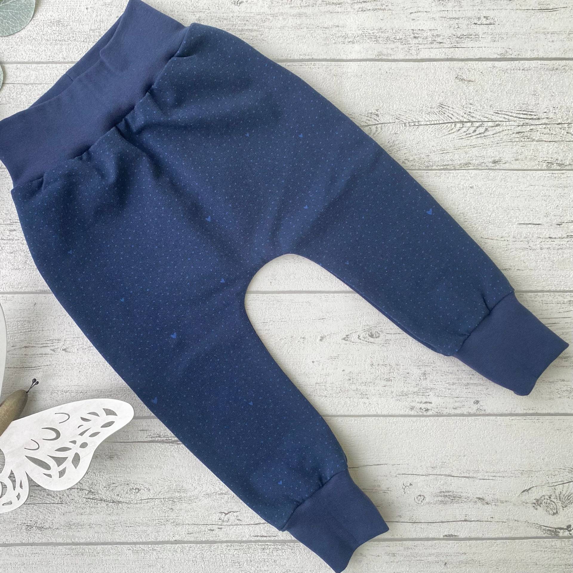 Blaue Hose Größe 86 Mit Punkten Und Herzen, Bündchen Hose, Sweathose Für Mädchen, Baby Leggings, Geschenk Zur Geburt von Mutzelchen