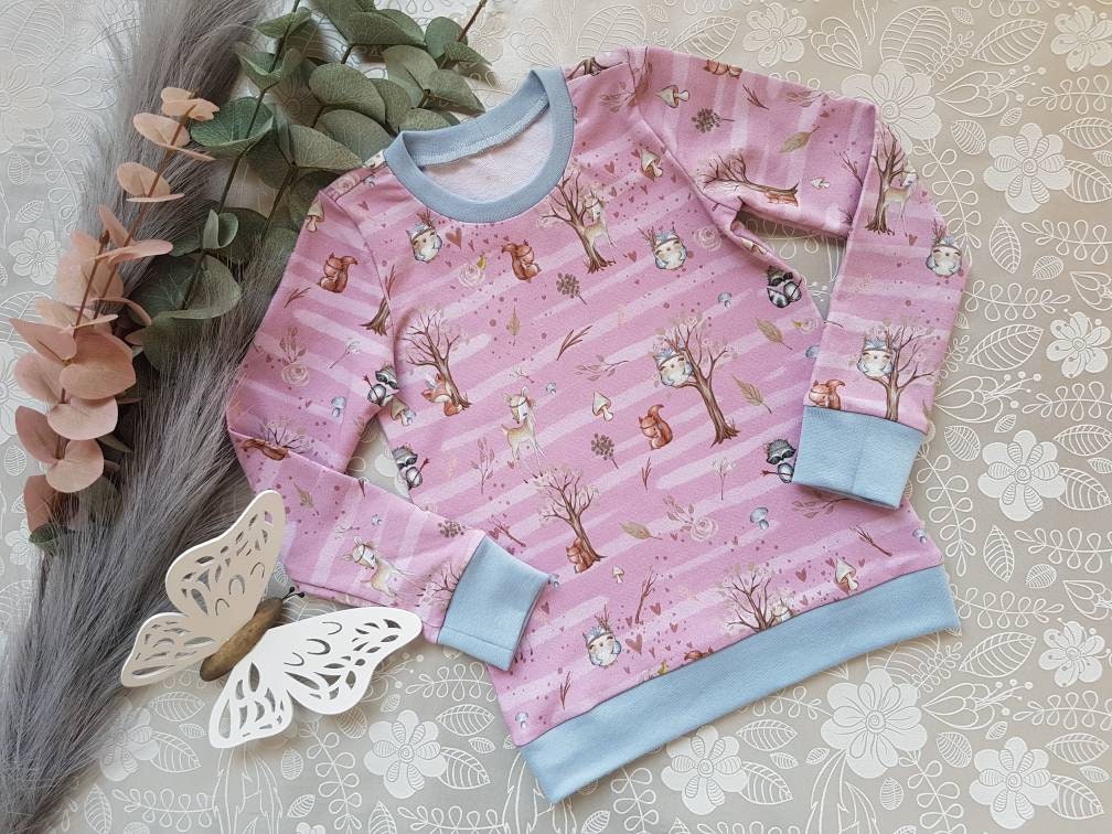 Sweatshirt Waldtiere Auf Rosa Streifen, Wunschgröße 68 - 110 Sweatshirt Waldtiere Auf Rosa Streifen, Wunschgröße 68 - 110 von Mutzelchen