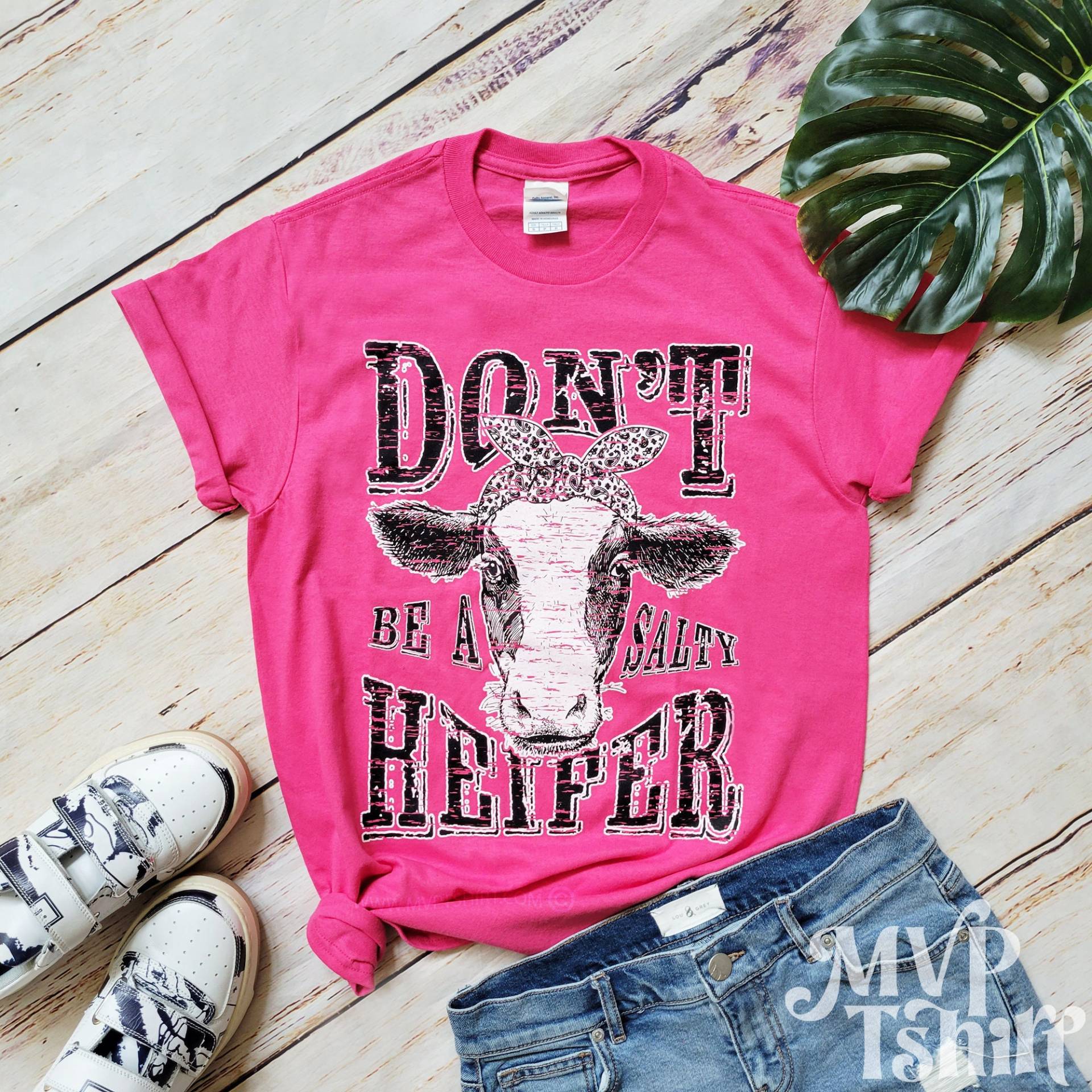 Don't Be A Salty Heifer Shirt, Süßes Kuh Bauernhof Country Musik Lustige Grafik Tees Für Frauen von Mvptshirt