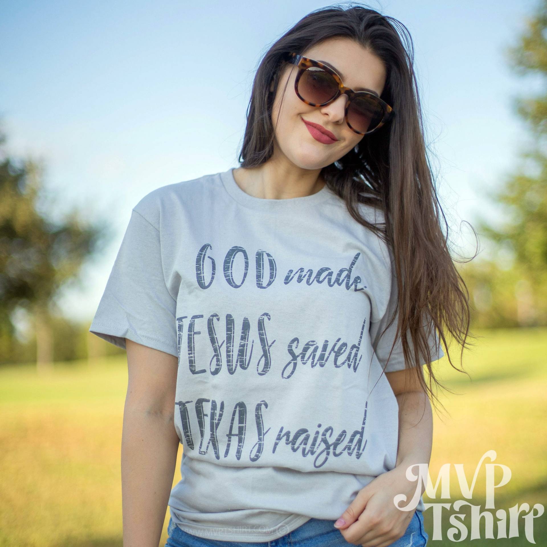 Gott Machte Jesus Rettete Texas Angehobenes Shirt Südliches Sprichwort Baumwoll-T-Shirt von Mvptshirt