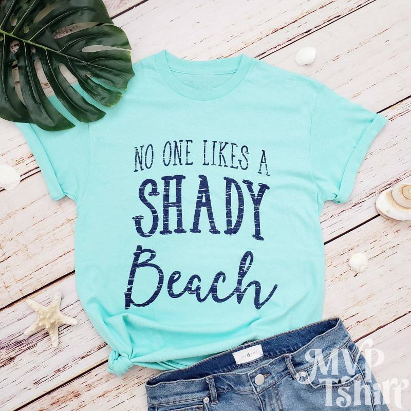 Shady Beach T-Shirt Mintfarbenes Baumwoll-Kreuzfahrturlaub-T-Shirt von Mvptshirt