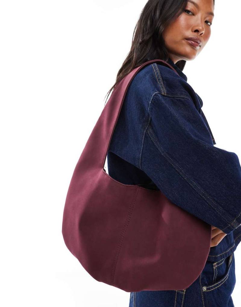 My Accessories - Lässige runde Schultertasche aus Wildlederimitat in Burgunderrot von My Accessories