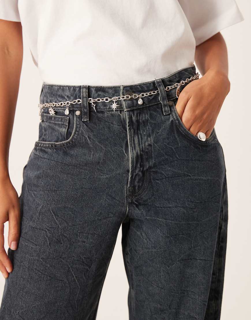 My Accessories - Silberfarbener Kettengürtel in Silberoptik mit Himmelskörper-Anhängern von My Accessories