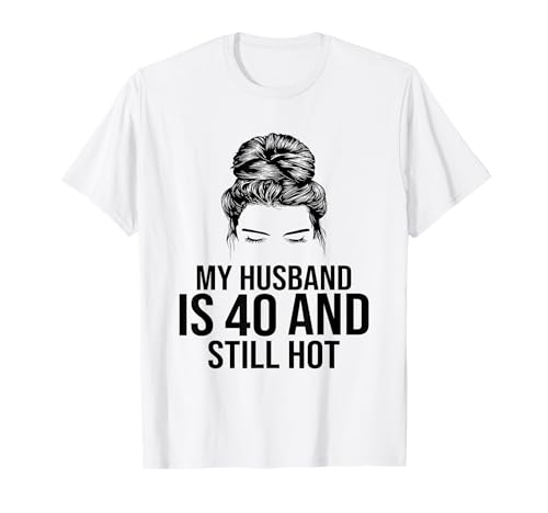 40. Geburtstag meines Ehemanns Mein Mann ist 40 und immer noch heiße Frauen T-Shirt 40. Geburtstag meines Ehemanns Mein Mann ist 40 und immer noch heiße Frauen T-Shirt von My Husband Is 40 And Still Hot Apparel