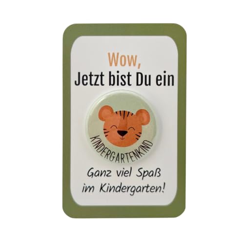 Kindergarten Geschenk Button „Tiger“ mit Karte OHNE Nadel als Set! Kindergartengeschenk für den ersten Tag im Kindergarten, als Kita Starterset oder als Kindergartentüte Füllung - Junge und Mädchen von My Maisie