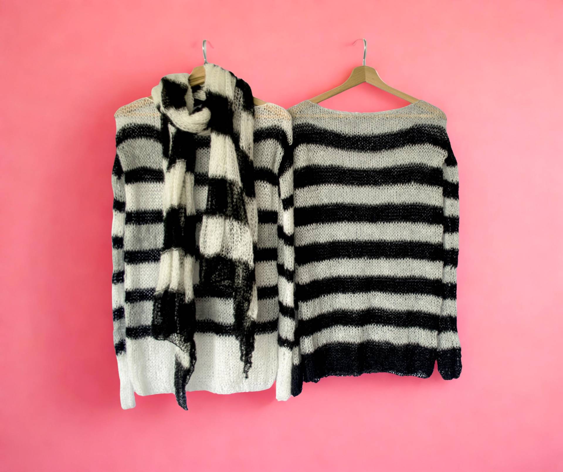 Grau Schwarz Gestreifter Mohair Pullover, Nonbinary Strick Top Geschenk, 80Er Jahre Punk Strickmode, Weiß Grunge Pullover Mit Extra Langen Ärmeln von MyAqua