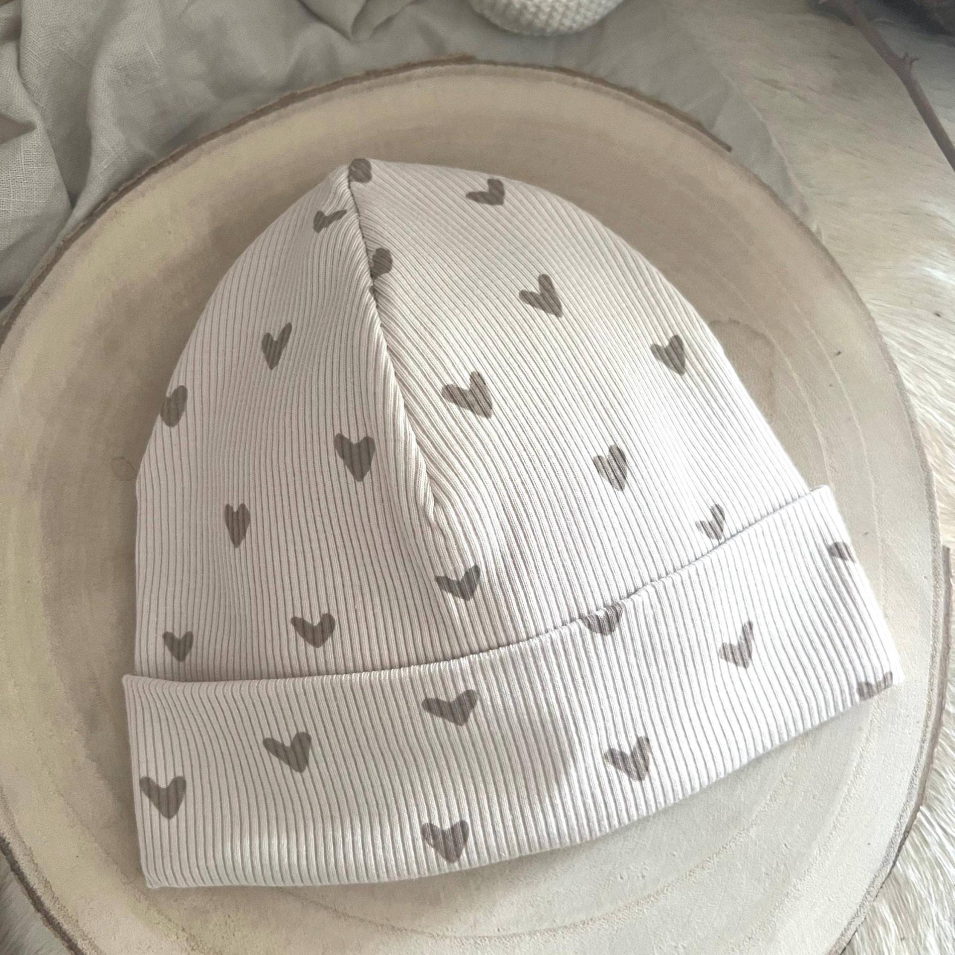 Beanie Baby U. Kind Aus Rib-Jersey I Print Hearts Chocolat Handmade Mütze Herbst Statement-Label Wählbar von MyBabyEllaDE