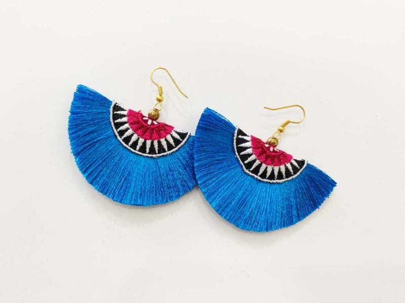 Seide Quaste Ohrringe Handgemachter Hmong Schmuck - 12 Seide Quaste Ohrringe Handgemachter Hmong Schmuck - 12 von MyBelovedCrafts