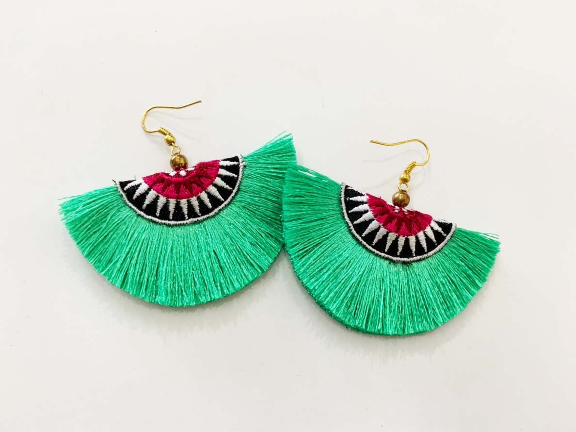Springmint Seide Quasten Ohrringe Handgemacht Hmong - 28 Springmint Seide Quasten Ohrringe Handgemacht Hmong - 28 von MyBelovedCrafts