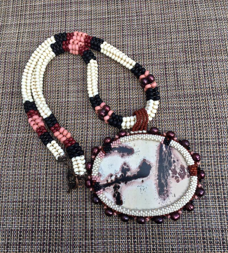 Bilder Jaspis Anhänger Halskette Gestickte Rocailles Perlen, Hieroglyphen Design von MyBirdsAndMore