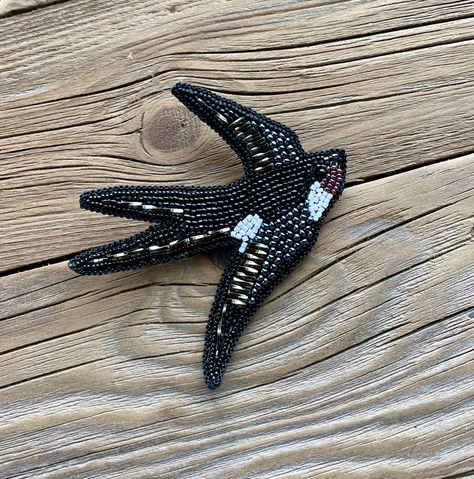 Perlen Schwalbe Vogel Brosche, Liebhaber Geschenk von MyBirdsAndMore