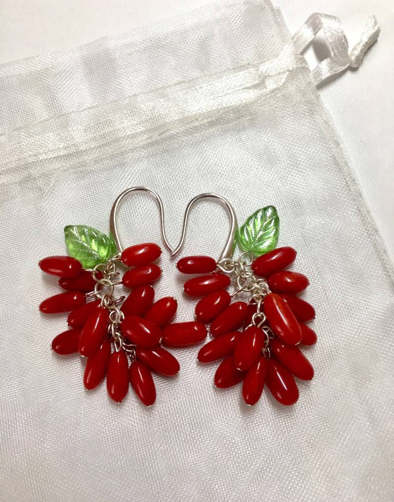 Rote Berberitzen Perlenohrringe Beeren Ohrhänger von MyBirdsAndMore