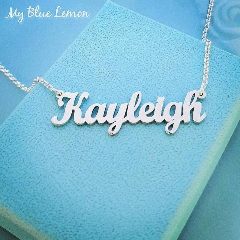 Namenskette Kleiner Entzückender Namensanhänger Und Kette Kaytail-stil Kleines Mädchen-Geburtstagsgeschenk von MyBlueLemon
