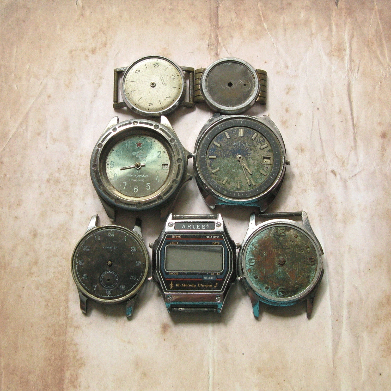 Vintage Udssr Armbanduhr Lot Steampunk Mixed Media Zubehör von MyBootSale