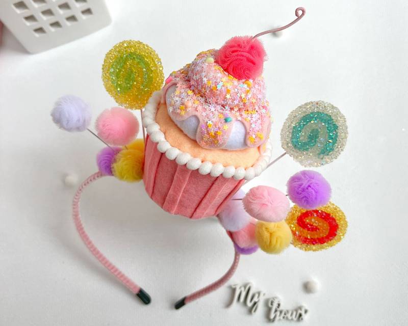 Cupcake Haarband Filz Candy Party Kostüm Kopfschmuck Cupcake Haarband Filz Candy Party Kostüm Kopfschmuck von MyBowsUa