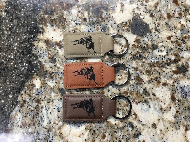 Lasergravierte Bull Rider Schlüsselanhänger Aus Leder Lasergravierte Bull Rider Schlüsselanhänger Aus Leder von MyBrandedCreations