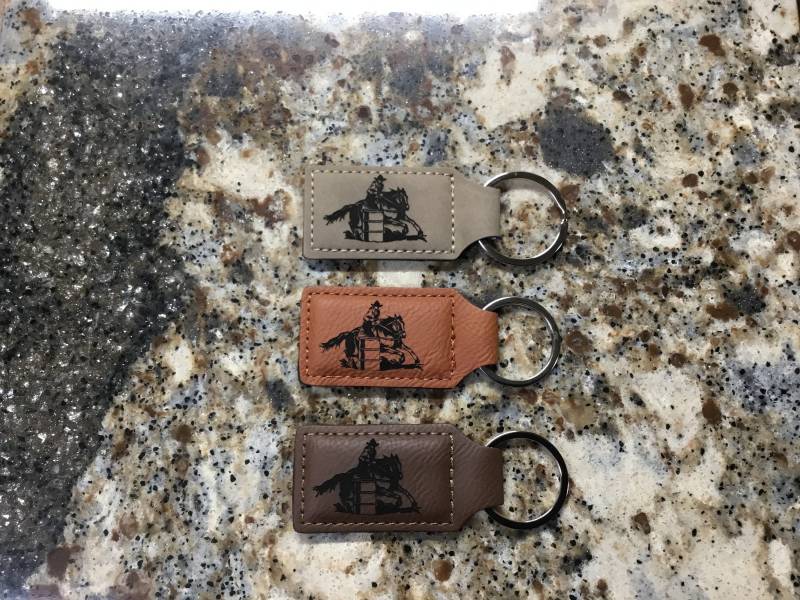 Lasergravierter Barrel Racing Schlüsselanhänger Aus Leder Lasergravierter Barrel Racing Schlüsselanhänger Aus Leder von MyBrandedCreations