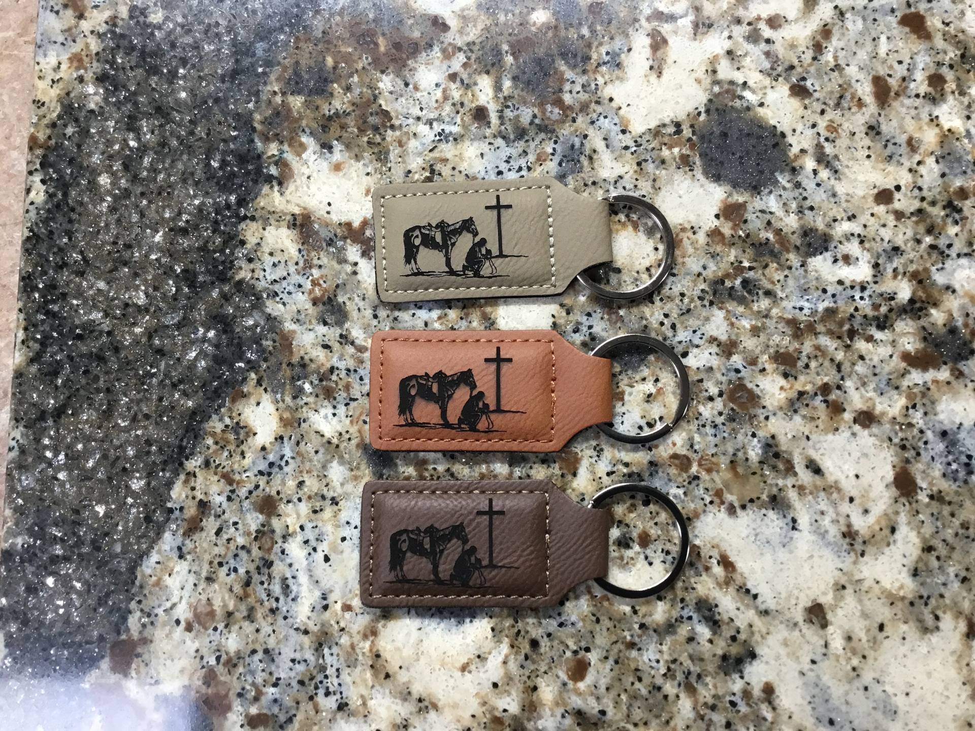 "Leder Laser Gravierter "Betender Cowboy" Schlüsselanhänger." "Leder Laser Gravierter "Betender Cowboy" Schlüsselanhänger." von MyBrandedCreations