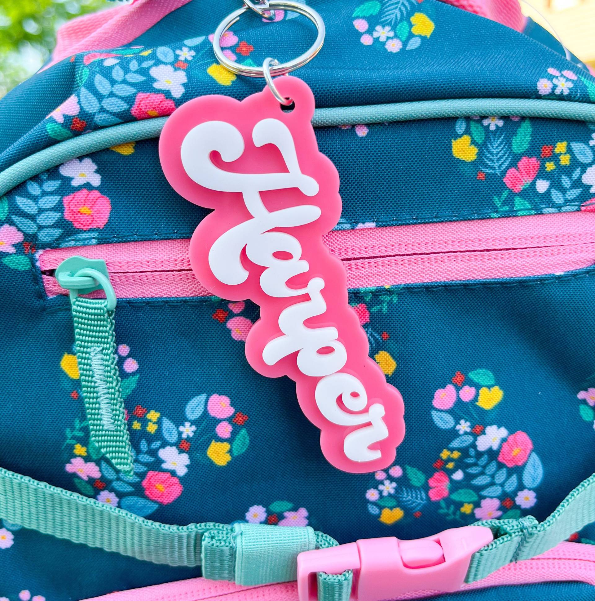 Rucksack Namen Schlüsselanhänger, 3D Acryl Name Tag, Windel Tasche Retro Schlüsselanhänger von MyCallieGirl