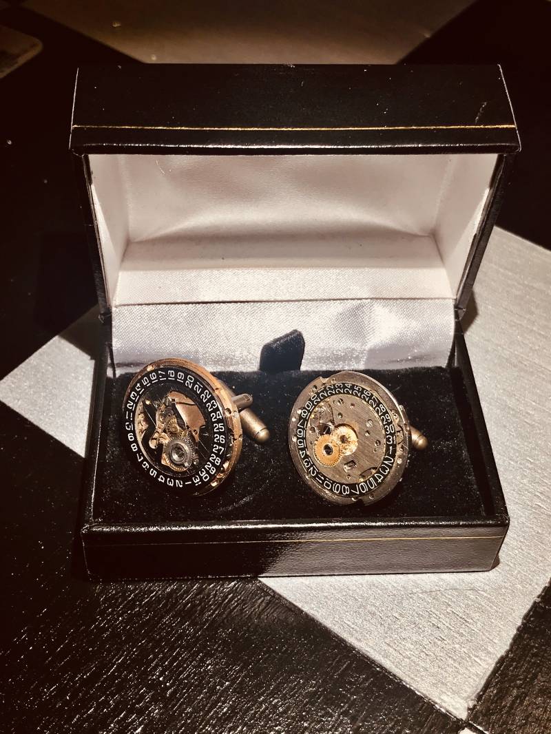 Einzigartige Upcycled Handmade Vintage Watch Movement Cuff Links Einzigartige Upcycled Handmade Vintage Watch Movement Cuff Links von MyCaveCreationsGB
