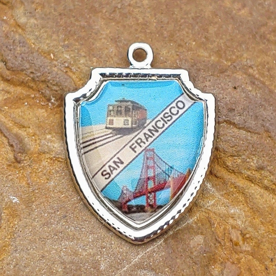 Vintage San Francisco Anhänger Sterling Silber Drahtseilbahn & Golden Gate Bridge Vintage San Francisco Anhänger Sterling Silber Drahtseilbahn & Golden Gate Bridge von MyCharmedLifeStudio