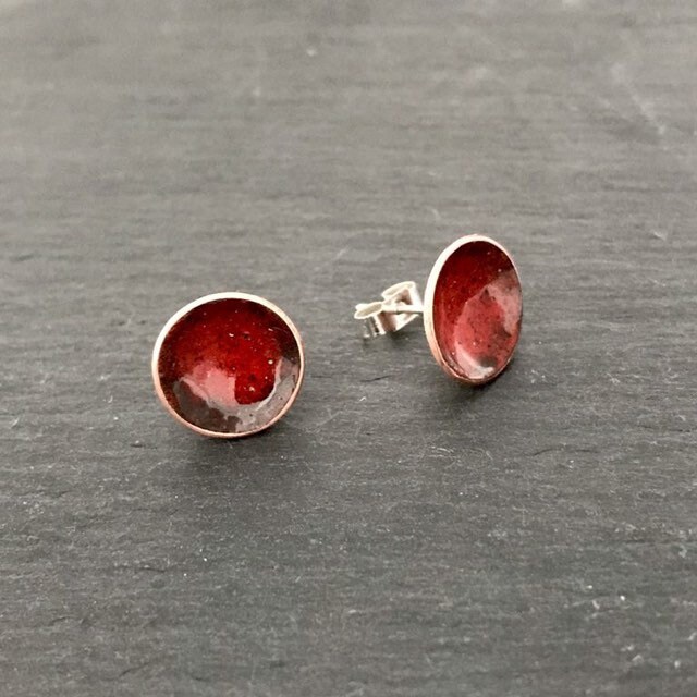 Burnt Orange Emaille Konkave Kupfer Ohrstecker Burnt Orange Emaille Konkave Kupfer Ohrstecker von MyCherryPieJewellery