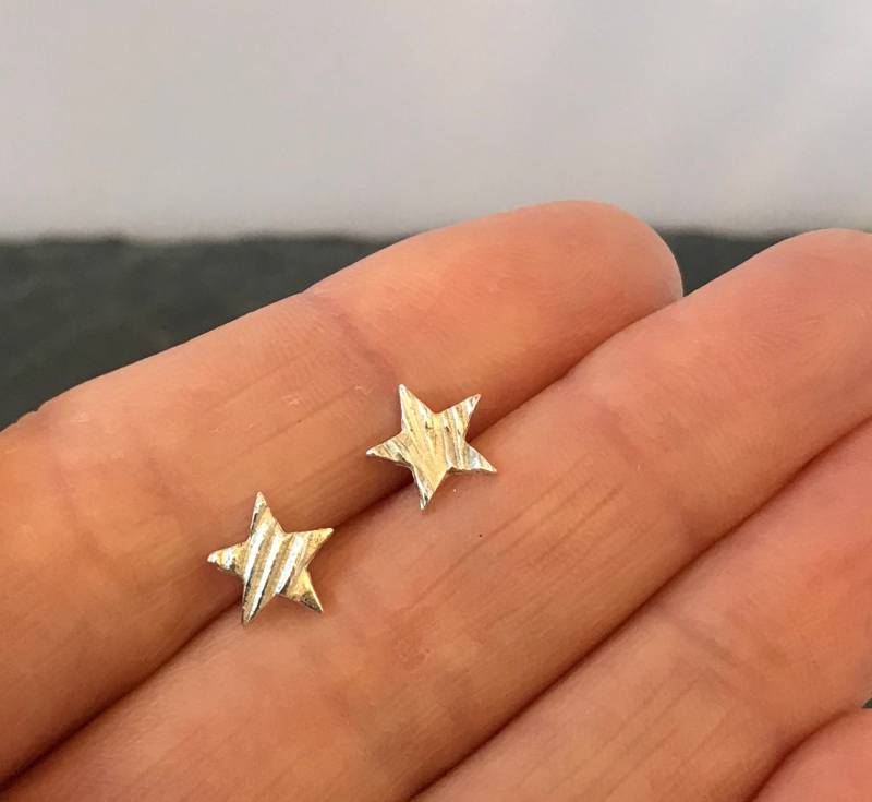 Fangen Sie Einen Leuchtenden Stern, Kleine Silber Stern Ohrstecker Fangen Sie Einen Leuchtenden Stern, Kleine Silber Stern Ohrstecker von MyCherryPieJewellery