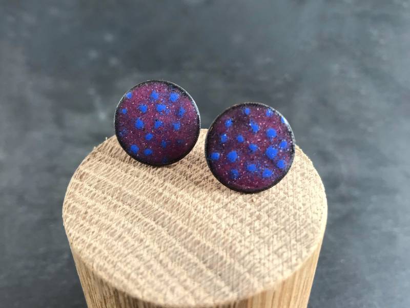 Farbenfroher Schmuck, Emaille Ohrstecker, Dotty Himbeere Und Ultramarine Kupfer Ohrstecker Farbenfroher Schmuck, Emaille Ohrstecker, Dotty Himbeere Und Ultramarine Kupfer Ohrstecker von MyCherryPieJewellery
