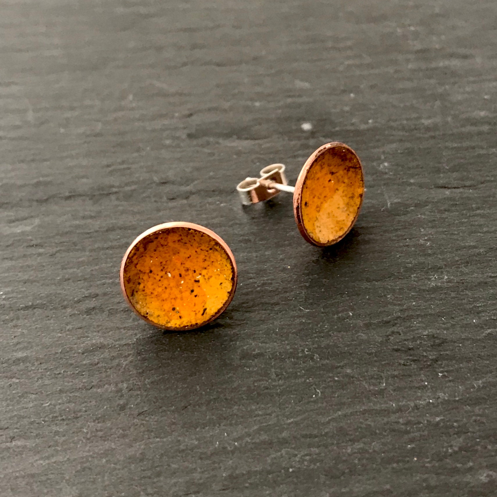 Sonnenblume Gelb Konkav Emaille Kupfer Ohrstecker Sonnenblume Gelb Konkav Emaille Kupfer Ohrstecker von MyCherryPieJewellery