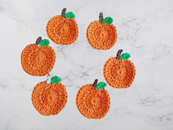 6 Kleine Gehäkelte Kürbis Applikationen Für Herbst, Halloween, Erntedankfest Und Thanksgiving von MyCrochetings