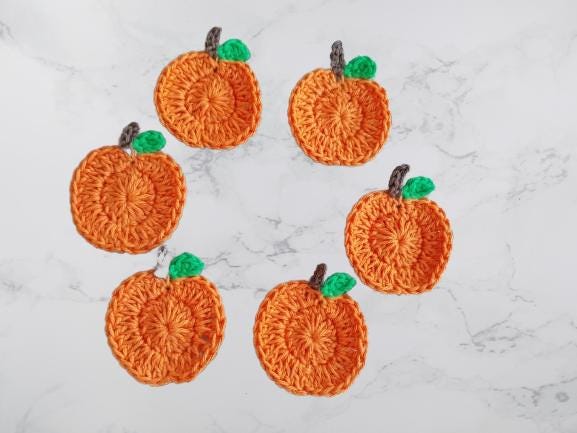 6 Kleine Gehäkelte Kürbis Applikationen Für Herbst, Halloween, Erntedankfest Und Thanksgiving 6 Kleine Gehäkelte Kürbis Applikationen Für Herbst, Halloween, Erntedankfest Und Thanksgiving von MyCrochetings