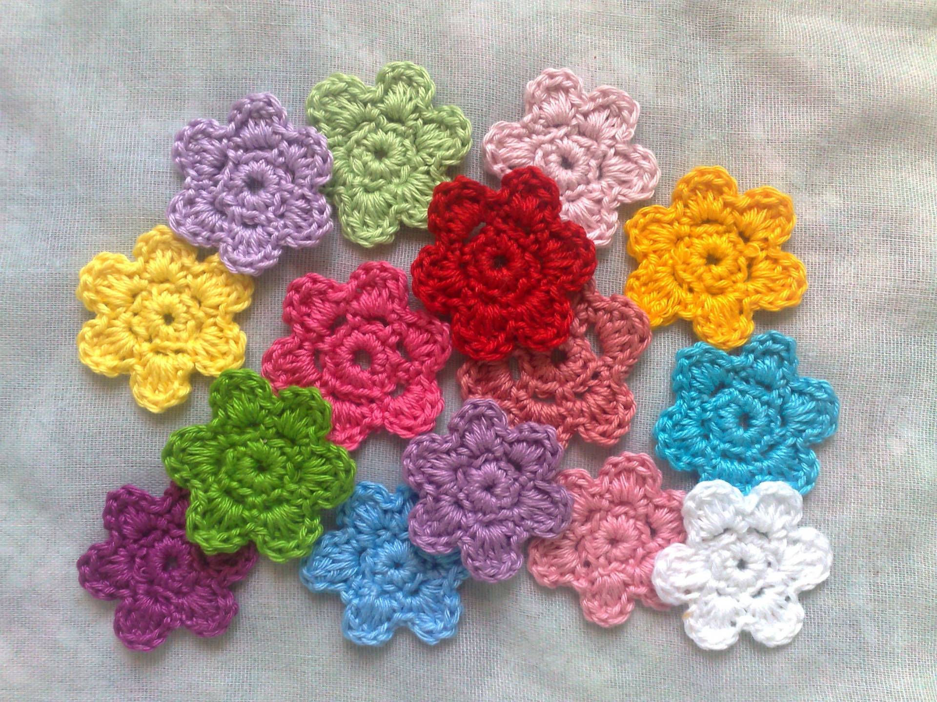 8 Mini Häkelblumen 4cm in Wunschfarben, Kleine Blümchen, Häkelapplikation Blüten Uni Einfarbig von MyCrochetings
