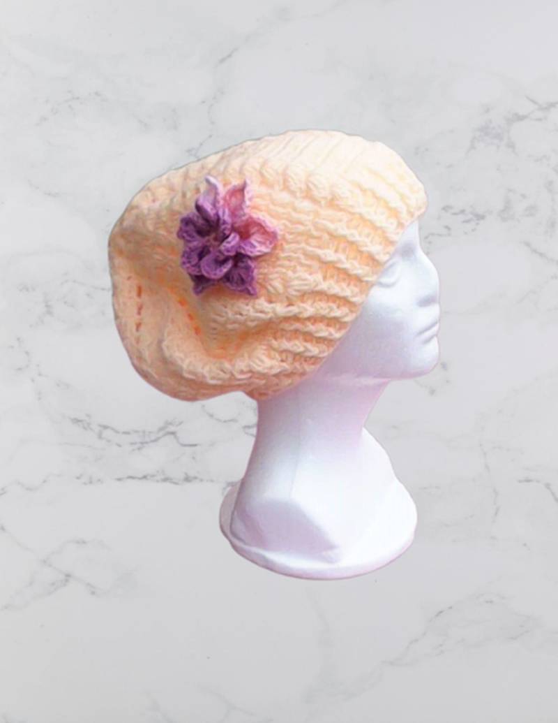 Apricot Slouch Hut Mit Lila Häkelblume Mütze Blume Aus Apricot Beanie Slouchy Beret Häkeln Damen von MyCrochetings