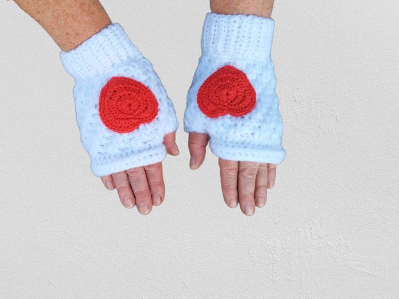 Fingerlose Handschuhe Mit Roten Gehäkelten Herz Frauen Weiß Rote Armstulpen Häkelhandschuhe Wald Winter Pulswärmer Häkeln Outlander Geschenk von MyCrochetings