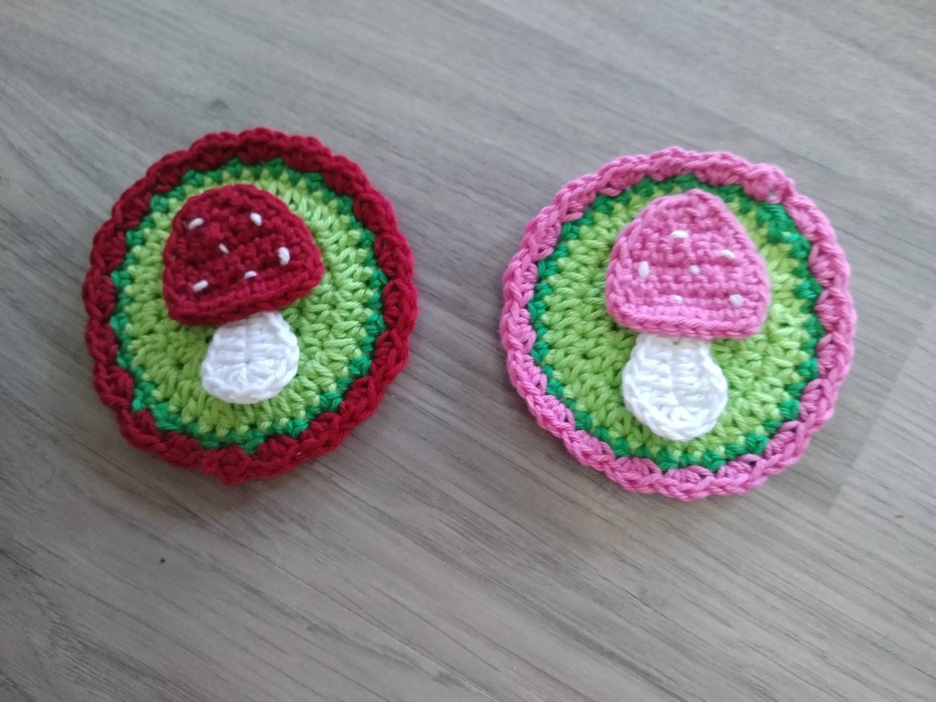 Fliegenpilz Button, Häkelbutton, Häkelapplikation, Aufnäher, Applikation, Glückspilz, Häkelbild, Gehäkelt Fliegenpilz Button, Häkelbutton, Häkelapplikation, Aufnäher, Applikation, Glückspilz, Häkelbild, Gehäkelt von MyCrochetings