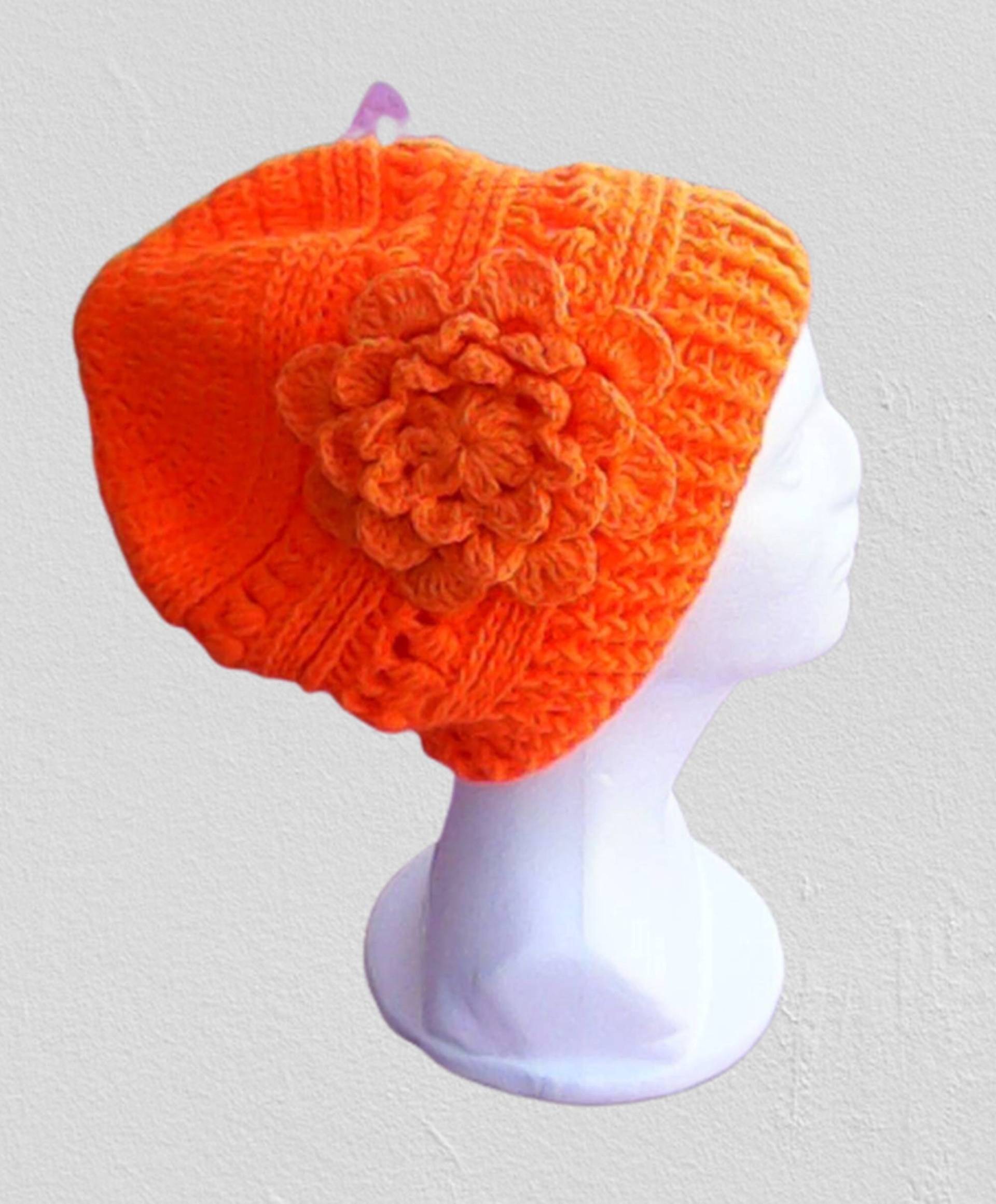In Übergröße Gehäkelte Mütze Aus Weicher Warmer Wolle in Orange Mit Großer Häkelblume, Wollmütze, Mütze, Häkelblumen, Winter, Geschenk In Übergröße Gehäkelte Mütze Aus Weicher Warmer Wolle in Orange Mit Großer Häkelblume, Wollmütze, Mütze, Häkelblumen, Winter, Geschenk von MyCrochetings