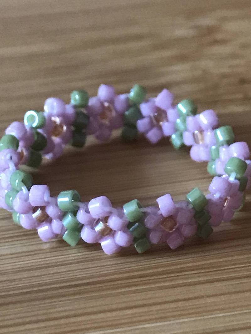 Gänseblümchen Kette Perlen Ring in Rosa Und Grün Gänseblümchen Kette Perlen Ring in Rosa Und Grün von MyDaisyJewelry