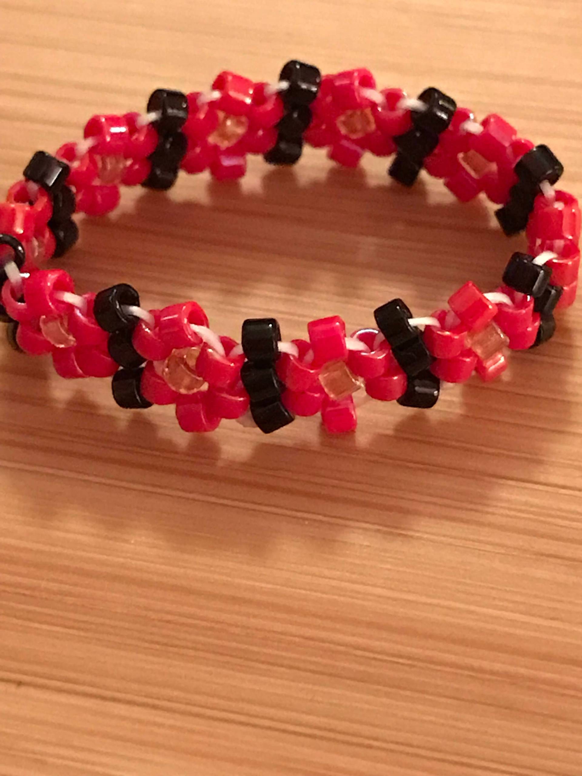 Leuchtend Rote Und Schwarze Perlen Ring Leuchtend Rote Und Schwarze Perlen Ring von MyDaisyJewelry