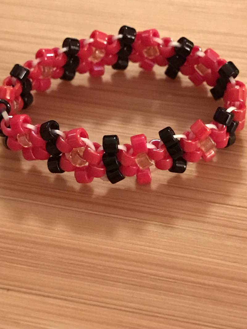 Leuchtend Rote Und Schwarze Perlen Ring von MyDaisyJewelry