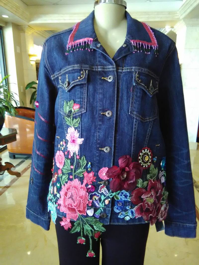 Handbemalte Jeansjacke .... "Bed Of Roses" von MyDistinctiveJackets