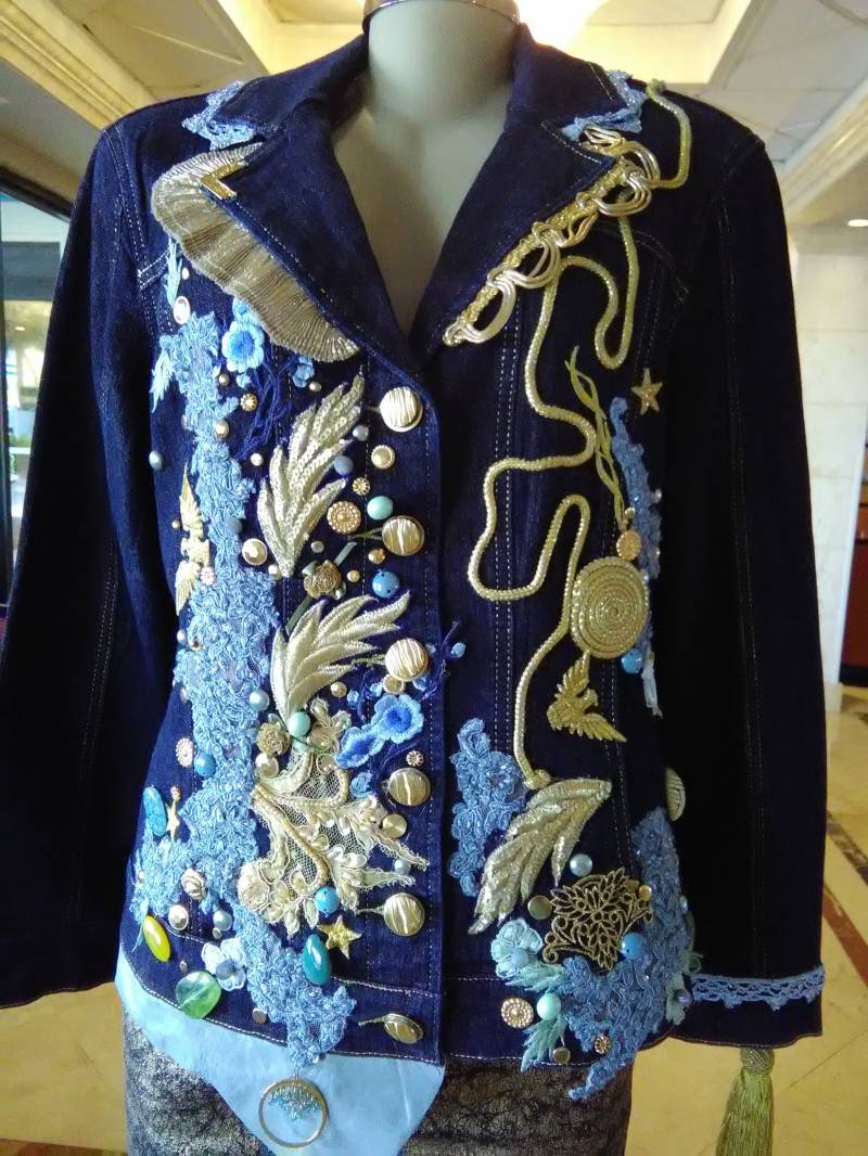 "Handbemalte Jeansjacke "The Goddess" von MyDistinctiveJackets