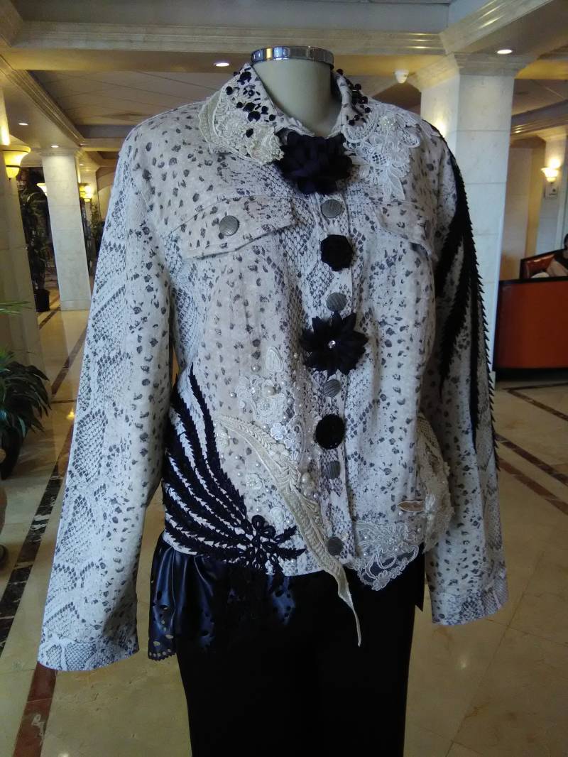 Handdekorierte Schlangen Jacke .... "Crazy Cathy" von MyDistinctiveJackets