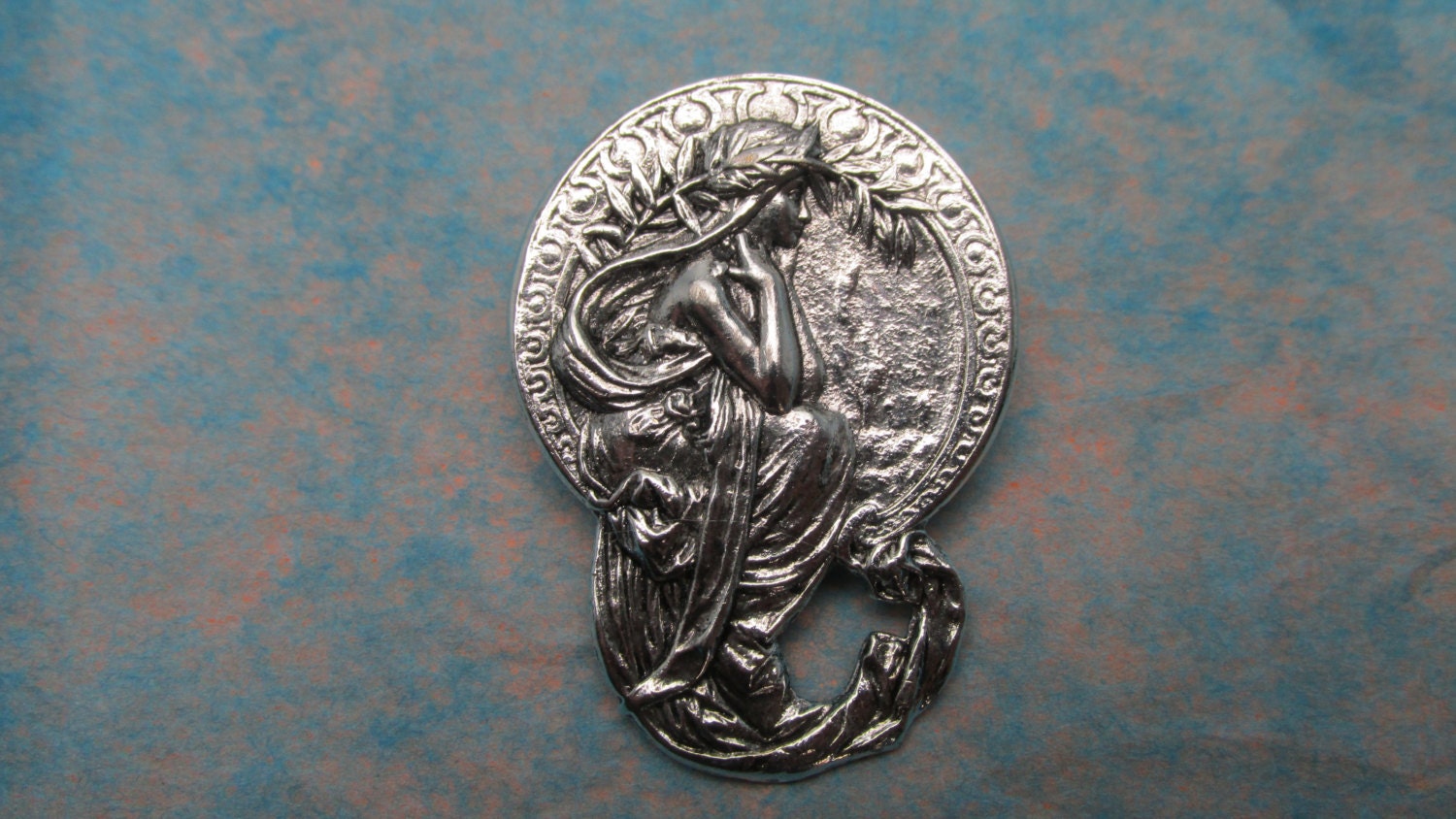 Mucha Pin Jugendstil Anstecknadel Lady in The Garden Brosche Vintage Art Deco Mucha Pin Jugendstil Anstecknadel Lady in The Garden Brosche Vintage Art Deco von MyElegantThings
