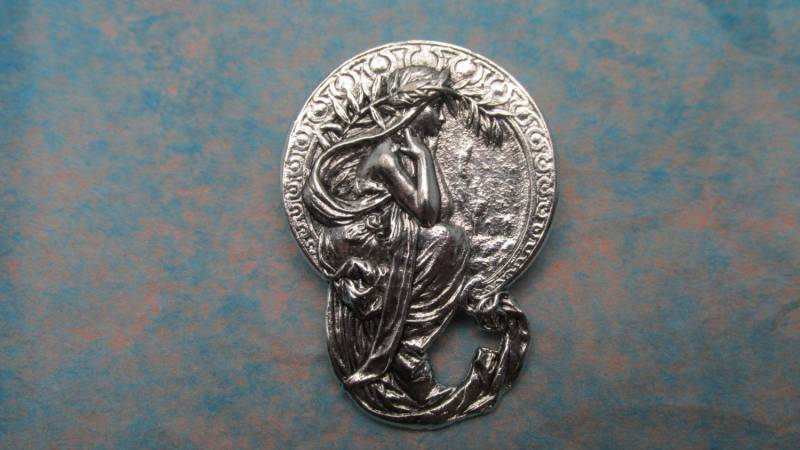 Mucha Pin Jugendstil Anstecknadel Lady in The Garden Brosche Vintage Art Deco Mucha Pin Jugendstil Anstecknadel Lady in The Garden Brosche Vintage Art Deco von MyElegantThings