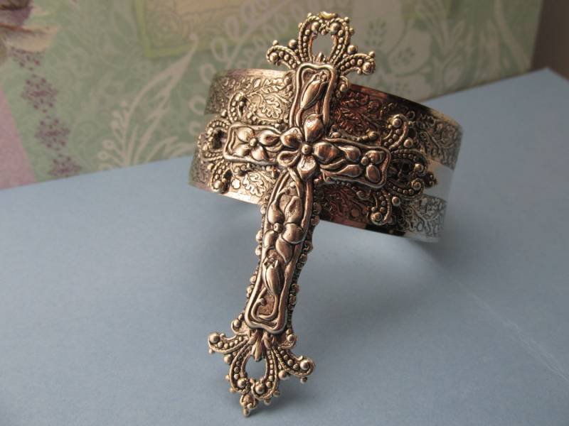 Reich Verziertes Kreuz Armreif Antikes Versilbertes Messing, Bold Goth Style Reich Verziertes Kreuz Armreif Antikes Versilbertes Messing, Bold Goth Style von MyElegantThings